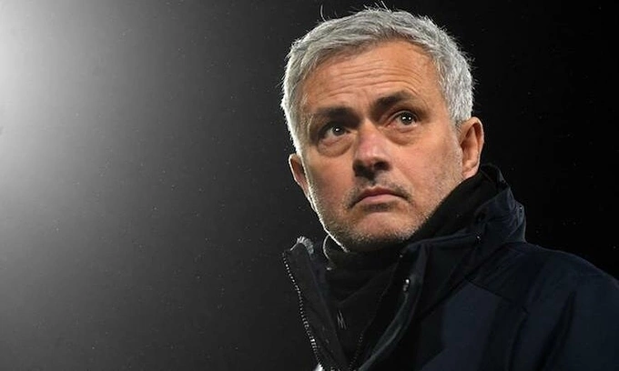 Huấn luyện viên Jose Mourinho: Tư Duy Chiến Lược Dài Hạn Và Nghệ Thuật Thích Nghi Trong Mọi Cuộc Chơi